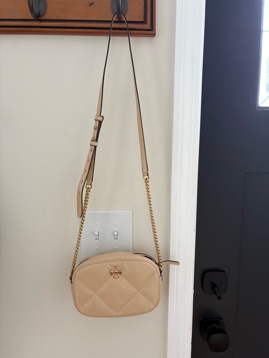 Tory Burch Handbags - Tory Burch Beige Quilted Crossbody with Gold Chain Strap and Detailing